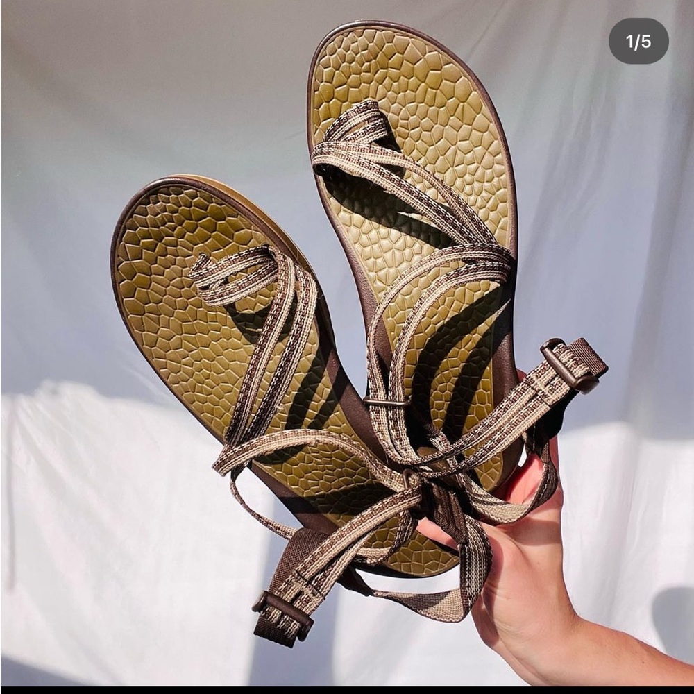 Womens like new chaco’s Z strap sandals